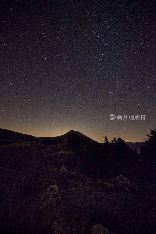 夜晚的魅力索姆 - 查特鲁塞山